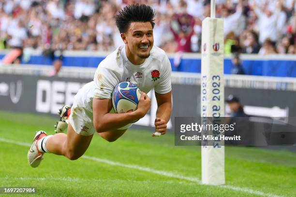 Marcus Smith of England scores his team's fifth try during the Rugby World Cup France 2023 match between England and Chile at Stade Pierre Mauroy on...