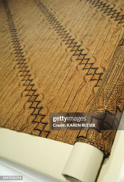 Batik patterned textiles collected by US President Barack Obama's mother, Ann Dunham, are displayed on August 5, 2009 at the Textile Museum in...