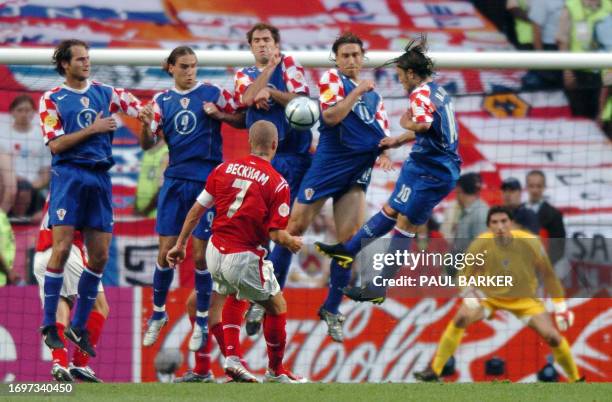 England captain David Beckham takes a free kick, 21 June 2004 during their European Nations football championships match against Croatia at the...