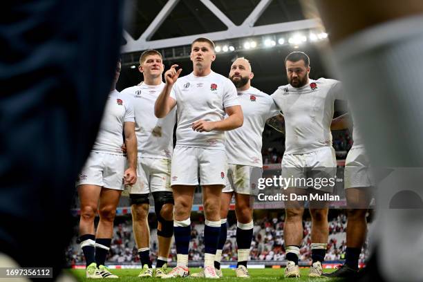 General view as Owen Farrell of England speaks with teammates as they huddle after defeating Chile during the Rugby World Cup France 2023 match...