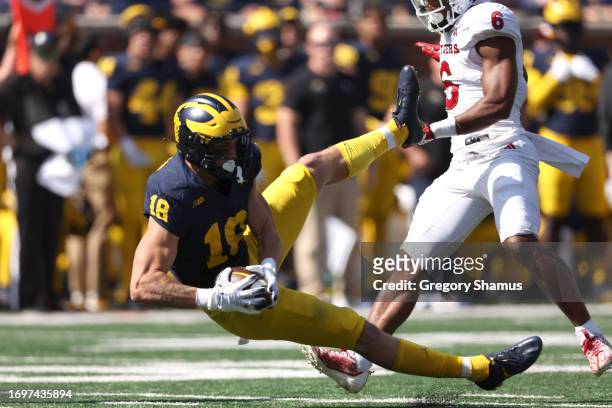 Colston Loveland of the Michigan Wolverines catches a second half pass behind Shaquan Loyal of the Rutgers Scarlet Knights at Michigan Stadium on...