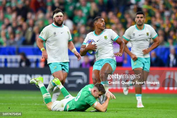 Damian Willemse of South Africa is tackled by Robbie Henshaw of Ireland during the Rugby World Cup France 2023 match between South Africa and Ireland...