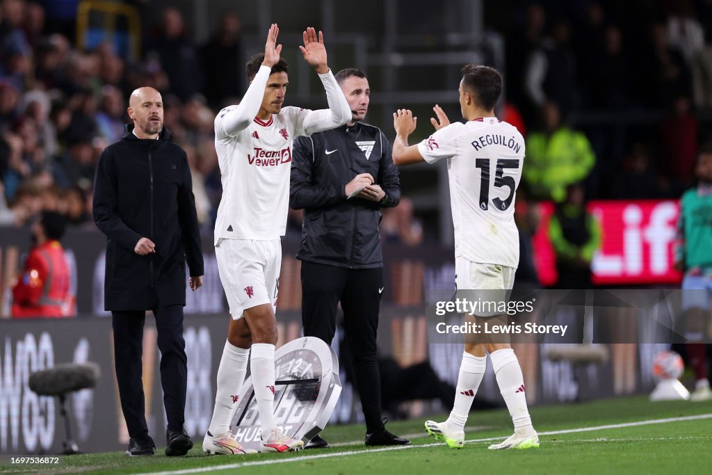 Burnley FC v Manchester United - Premier League