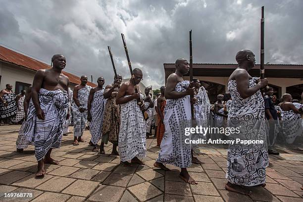 Traditional festival in which the king of the Ashanti, Osei Kofu Tutu, receiving guests, dressed strictly with tunics, which bring a gift bottle of...