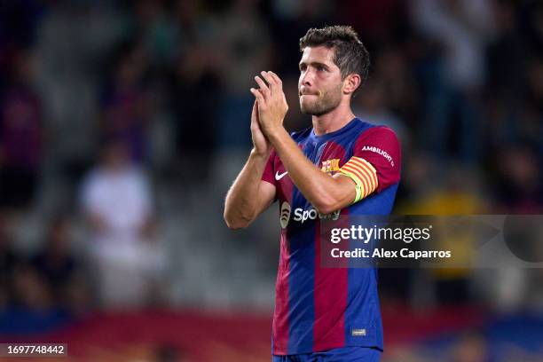 Sergi Roberto of FC Barcelona applauds the supporters following the victory during the UEFA Champions League Group H match between FC Barcelona and...