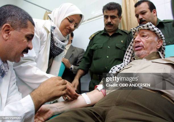 File picture dated 12 September 2001 shows Palestinian leader Yasser Arafat gives blood at Shifa hospital in Gaza City, in the Gaza Strip 12...