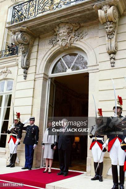 French Prime Minister Jean-Pierre Raffarin and his wife Anne-Marie wait for Queen Elizabeth II at Hotel Matignon in Paris 06 April 2004, on the...