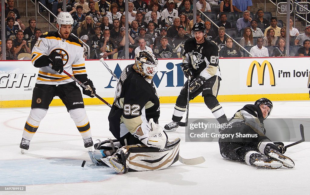 Boston Bruins v Pittsburgh Penguins - Game One