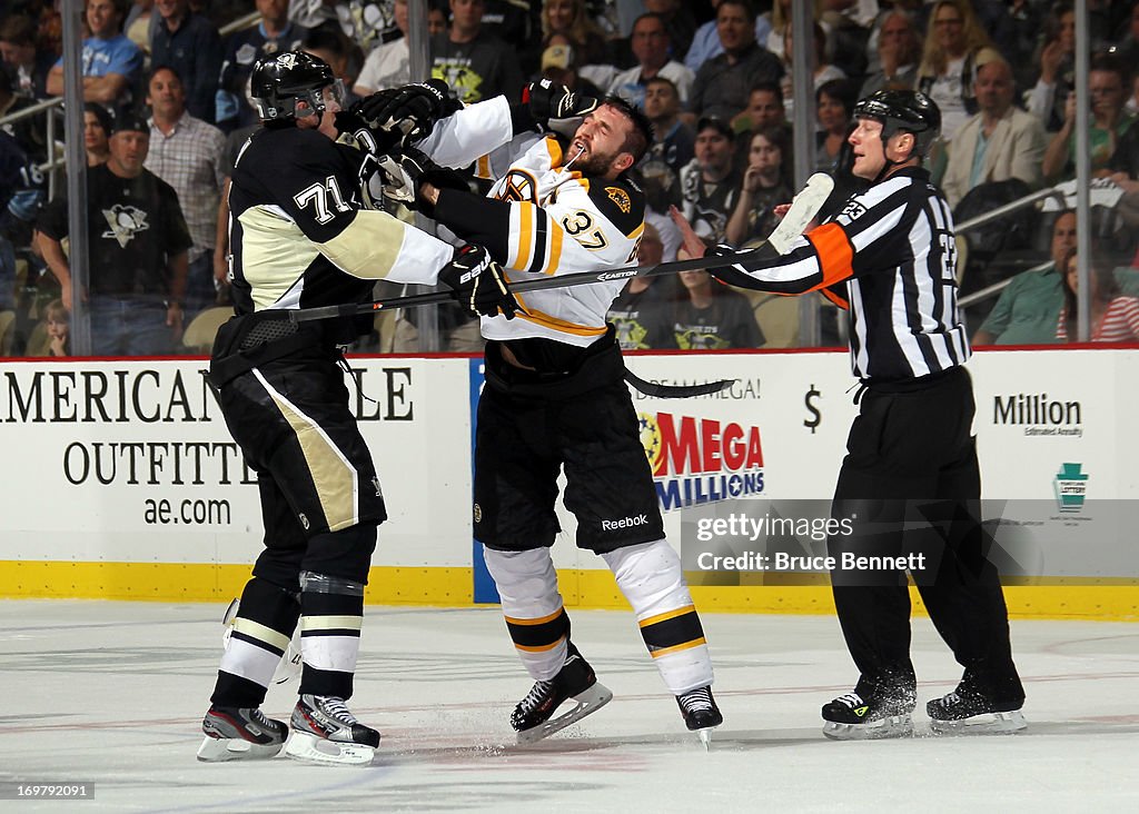 Boston Bruins v Pittsburgh Penguins - Game One