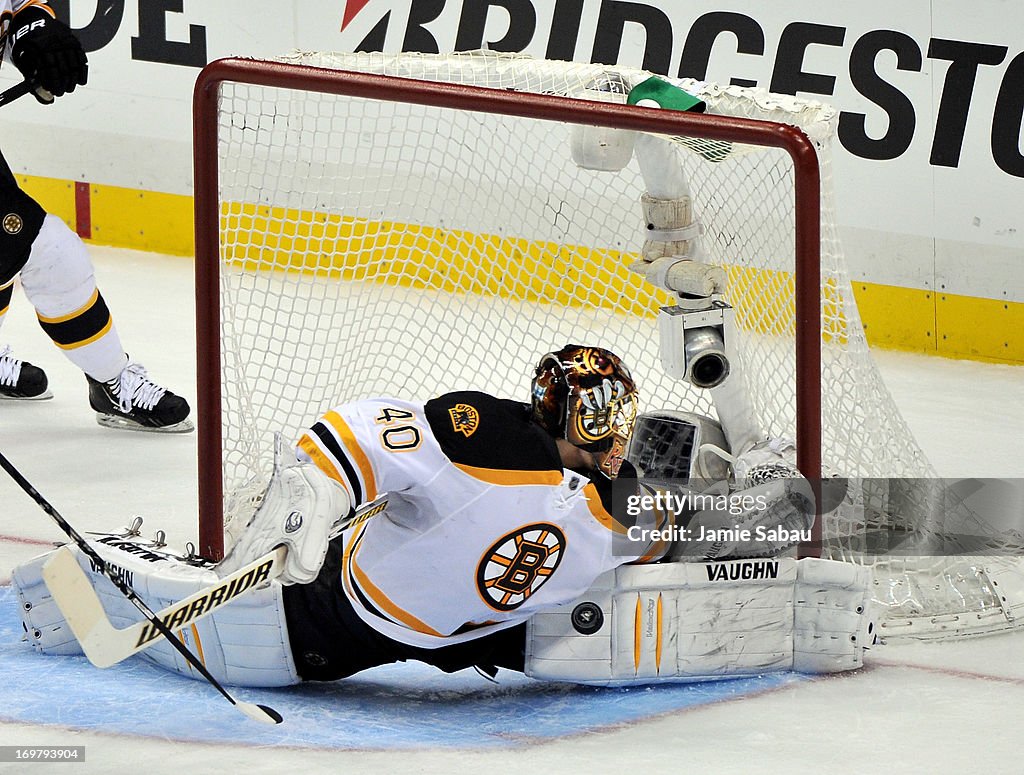 Boston Bruins v Pittsburgh Penguins - Game One