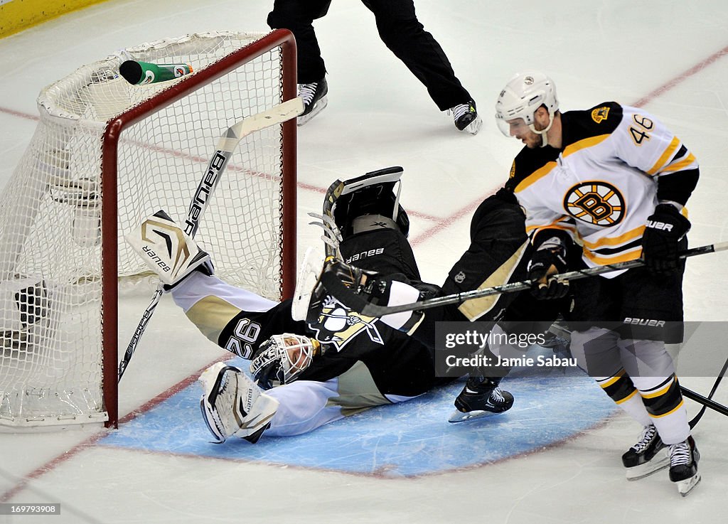 Boston Bruins v Pittsburgh Penguins - Game One
