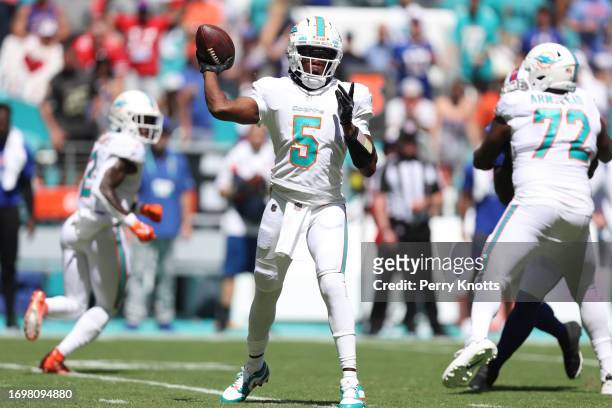 Teddy Bridgewater of the Miami Dolphins throws a pass against the Buffalo Bills during the game at Hard Rock Stadium on September 25, 2022 in Miami...