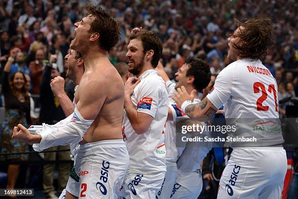 Players of Hamburg celebrate the championship after the EHF Final Four final match between FC Barcelona Intersport and HSV Hamburg at Lanxess Arena...