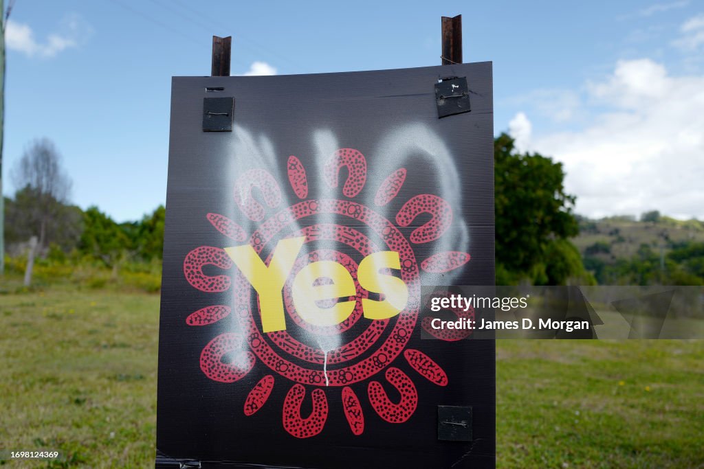 Yes And No Campaign For Australian Referendum