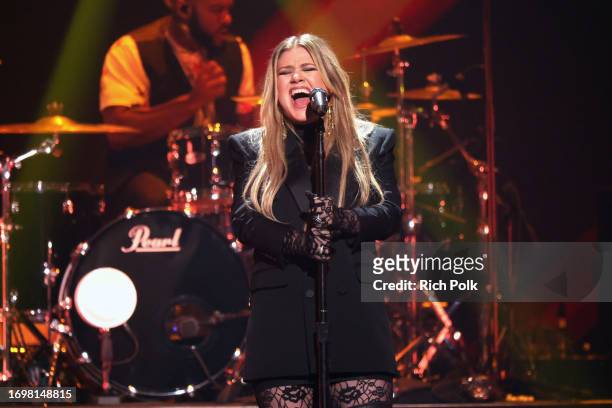 Kelly Clarkson performs onstage during the 2023 iHeartRadio Music Festival at T-Mobile Arena on September 23, 2023 in Las Vegas, Nevada.