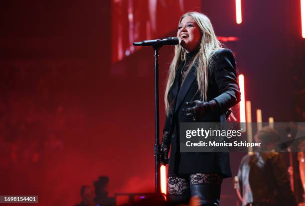 Kelly Clarkson performs onstage during the 2023 iHeartRadio Music Festival at T-Mobile Arena on September 23, 2023 in Las Vegas, Nevada.