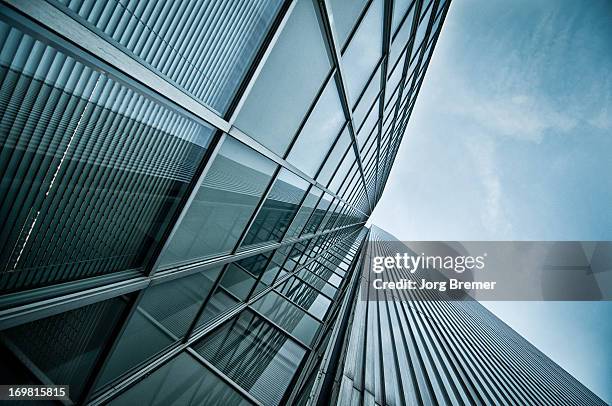 düsseldorf - skyscraper stock-fotos und bilder