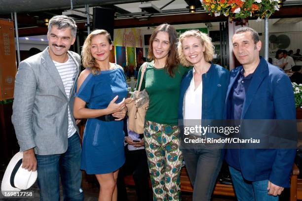 Actor Francois Vincentelli, Actresses Julie Ferrier, Zoe Felix, Alexandra Lamy and actor Zinedine Soualem attend Roland Garros Tennis French Open...