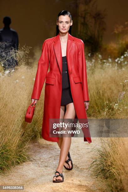 Model on the runway at Hermès Ready To Wear Spring 2024 held at Garde Républicaine on September 30, 2023 in Paris, France.