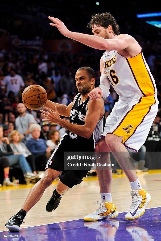 San Antonio Spurs v Los Angeles Lakers - Game Four