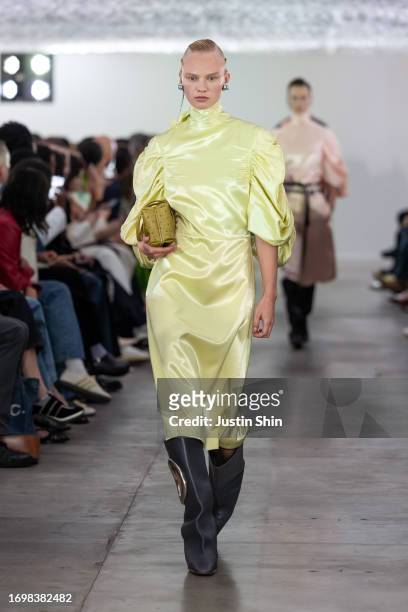 Model walks the runway at the Jil Sander fashion show during the Milan Fashion Week Womenswear Spring/Summer 2024 on September 23, 2023 in Milan,...