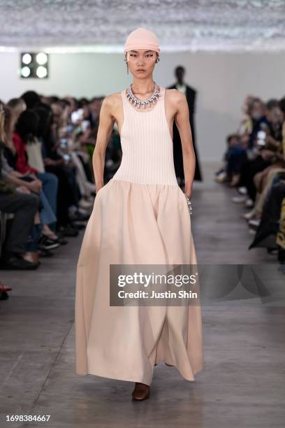 Model walks the runway at the Jil Sander fashion show during the Milan Fashion Week Womenswear Spring/Summer 2024 on September 23, 2023 in Milan,...