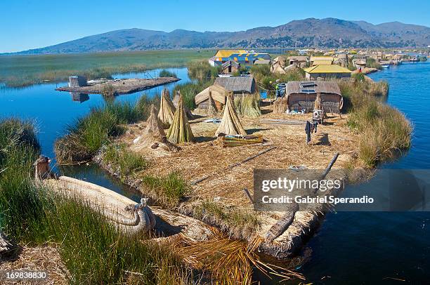floating islands of uros - uros floating islands stock pictures, royalty-free photos & images