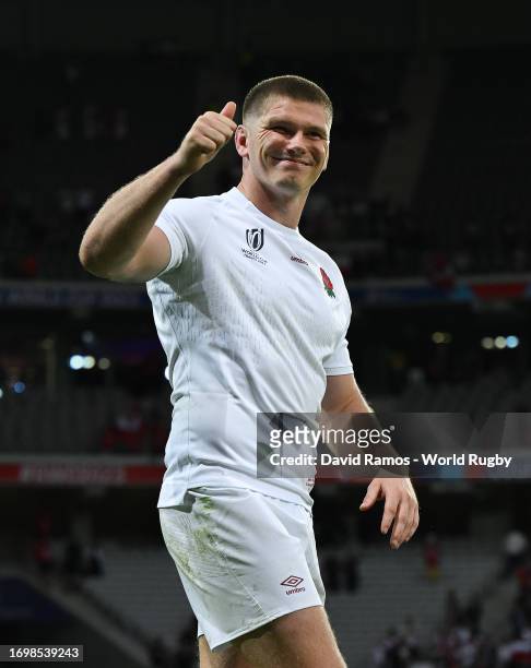 Owen Farrell of England gestures a thumbs up as he walks around the pitch after the Rugby World Cup France 2023 match between England and Chile at...