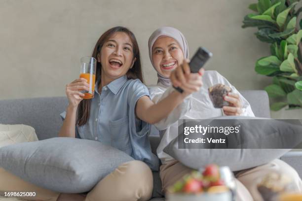 friends and food - malay people stock pictures, royalty-free photos & images