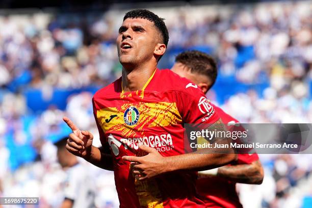 Carles Alena of Getafe CF celebrates after scoring the team's first goal during the LaLiga EA Sports match between Real Sociedad and Getafe CF at...