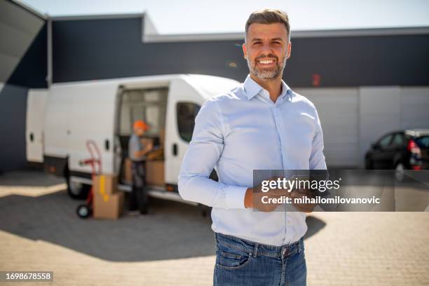 portrait of manager at work - homens de idade mediana imagens e fotografias de stock