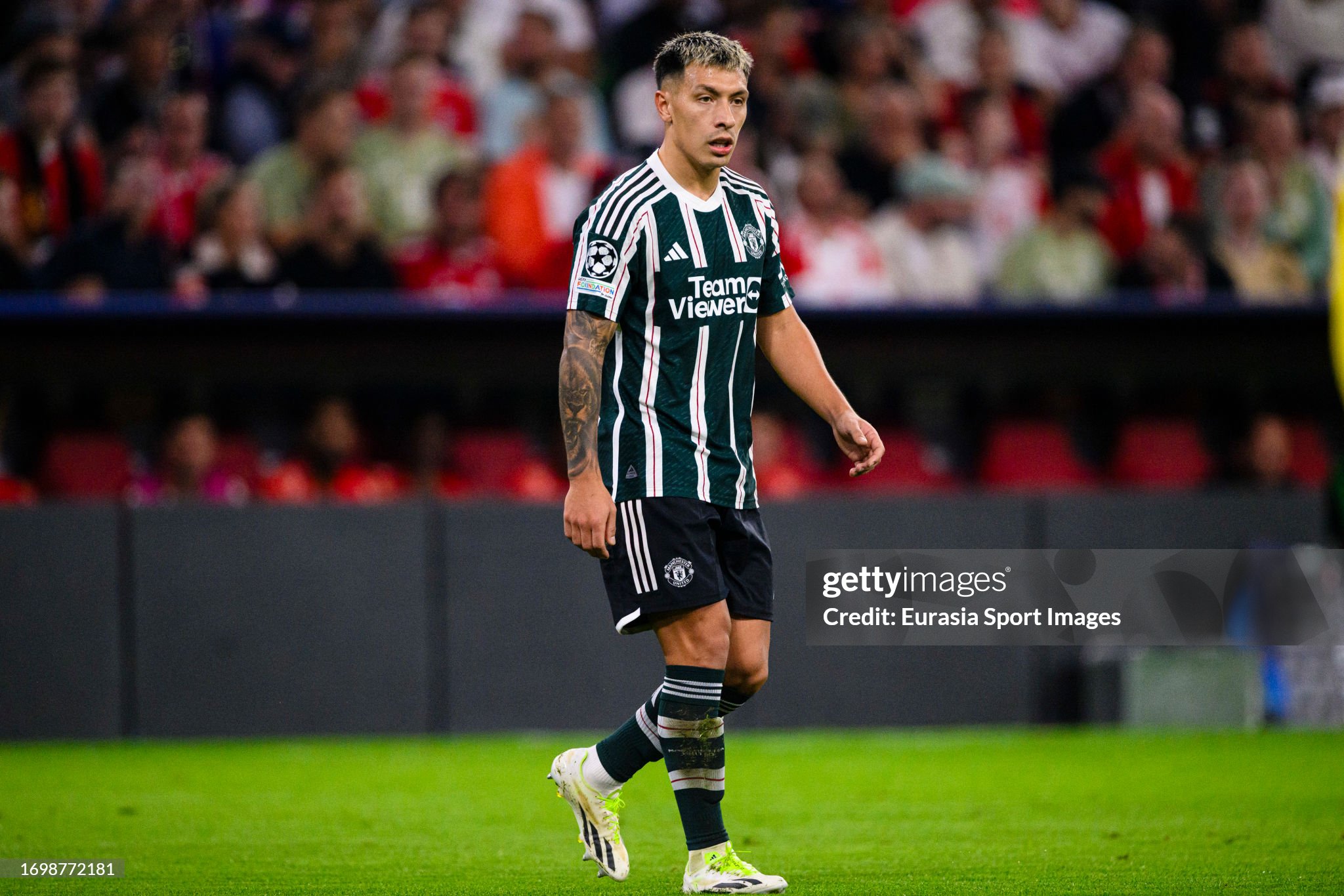 Foot injury worsens: Ten Hag will be without Martínez for an extended period