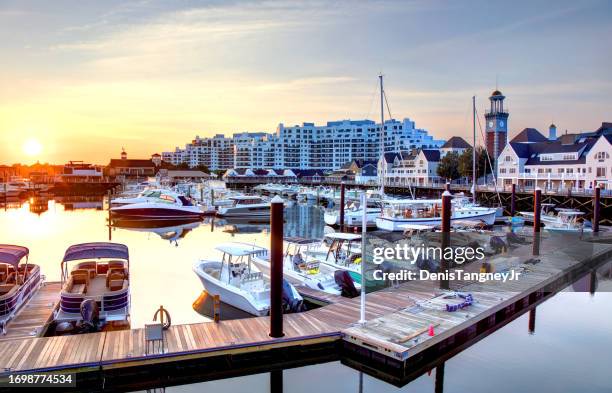 marina bay in quincy, massachusetts - massachusetts imagens e fotografias de stock