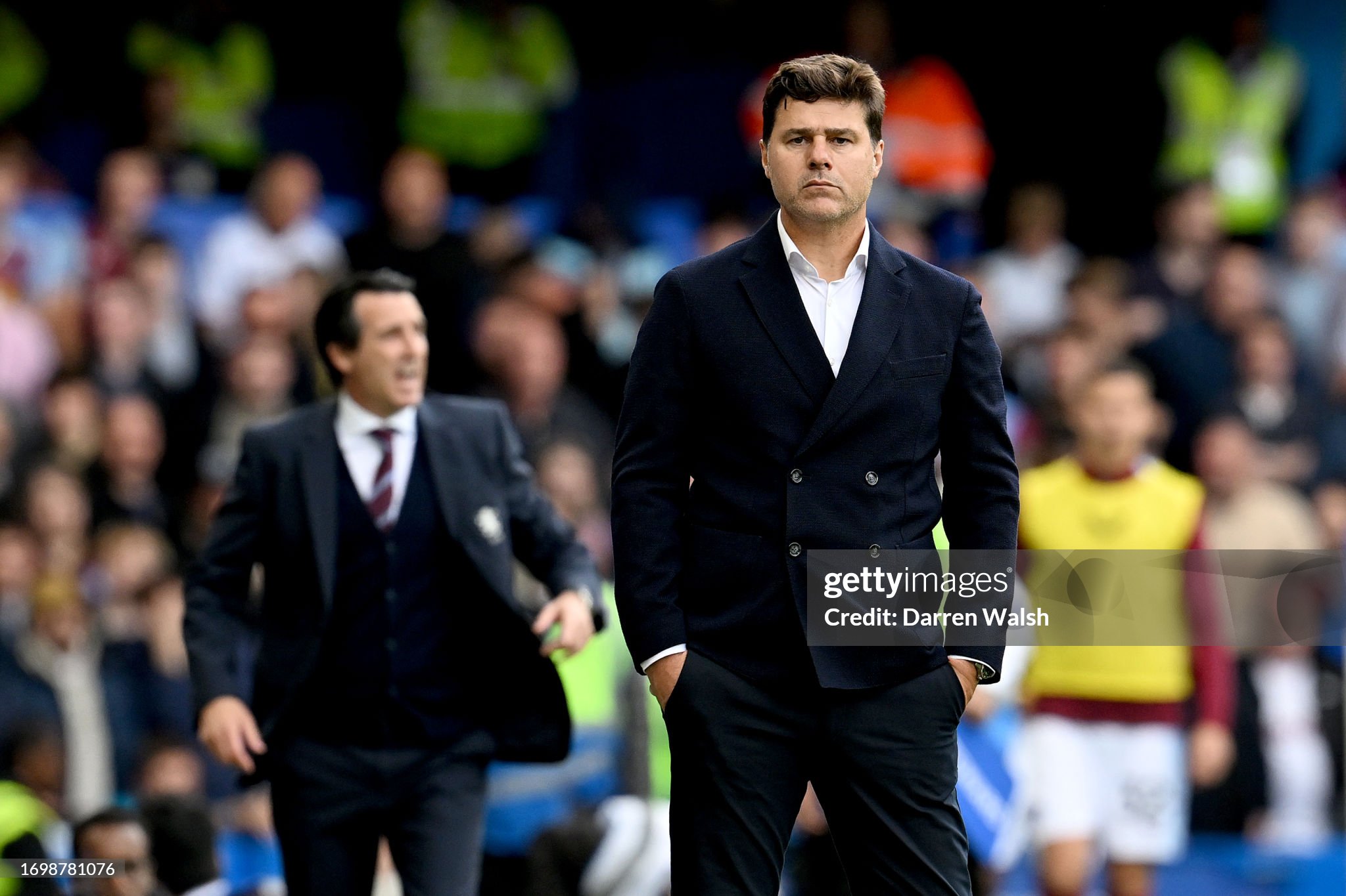 Pochettino warmly welcomes club owners into the dressing room