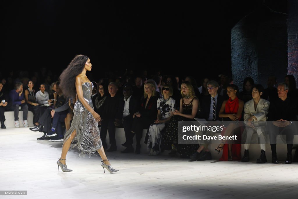 Alexander McQueen SS24 : Front Row - Paris Fashion Week - Womenswear Spring/Summer 2024