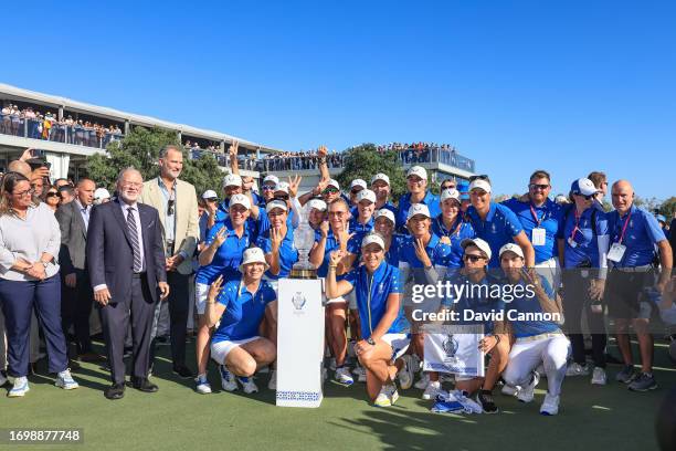 Suzann Pettersen of Norway the Captain of The European Team poses with the cup and her European Team after being presented with the cup by John...