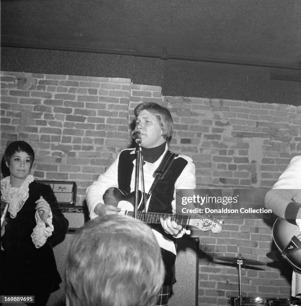 Singer Thelma Camacho and guitarist Terry Williams of the rock and roll band "The First Edition" perform at the Bitter End night club on November 8,...