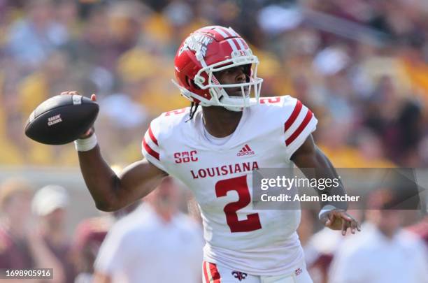 Zeon Chriss of the Louisiana-Lafayette Ragin Cajuns throws the ball in the fourth quarter against the Minnesota Golden Gophers at Huntington Bank...