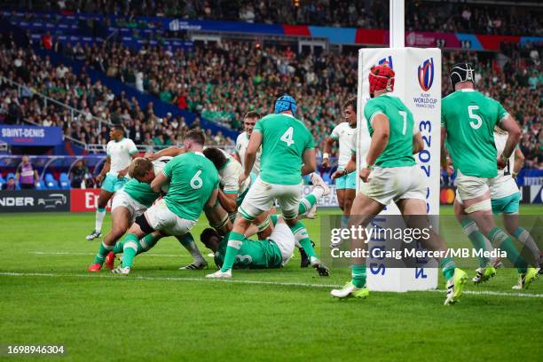 Pieter-Steph du Toit of South Africa is tackled just short of the line by Peter OMahony and Robbie Henshaw of Ireland during the Rugby World Cup...