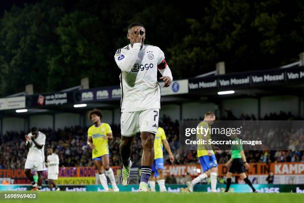 Steven Bergwijn of Ajax celebrates 1-2 during the Dutch Eredivisie match between RKC Waalwijk v Ajax at the Mandemakers Stadium on September 30, 2023...