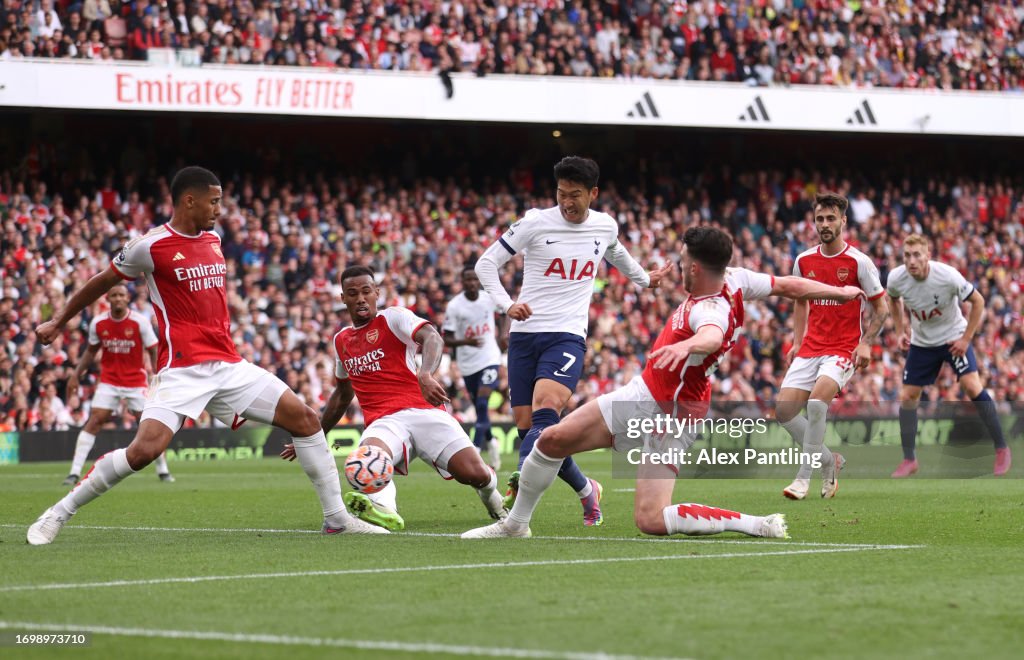 Arsenal FC v Tottenham Hotspur - Premier League