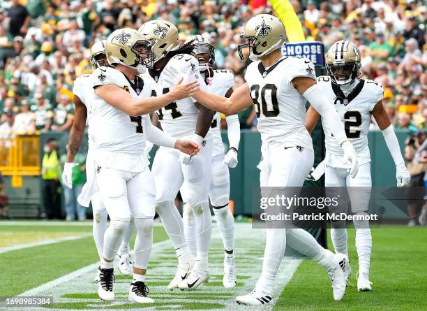 Derek Carr of the New Orleans Saints celebrates with Jimmy Graham of the New Orleans Saints after Graham's receiving touchdown during the first...