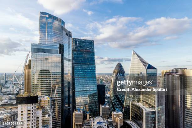 city of london skyscrapers on a sunny day, london, uk - centro de londres fotografías e imágenes de stock