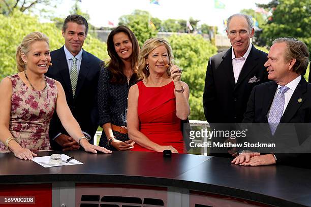 Chris McKendry, Chris Fowler, Mary Joe Fernandez, and Brad Gilbert watch as Chris Evert is presented with a ring commerating her entry into the...