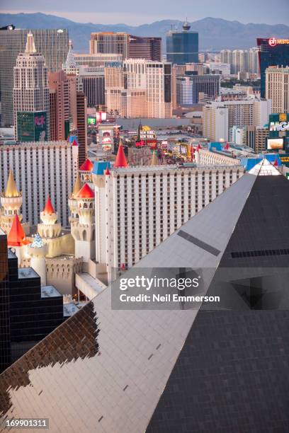 las vegas - las vegas pyramid stock pictures, royalty-free photos & images