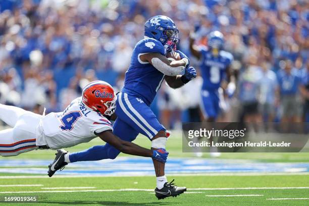 Kentucky running back Ray Davis picks up a first down before being tackled by Florida safety Jordan Castell at Kroger Field on Saturday, Sept. 30 in...