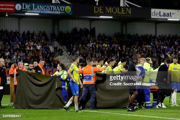 Players of RKC Waalwijk standing around keeper Etienne Vaessen of RKC Waalwijk Who lies injured on the ground after a crash with Brian Brobbey of...