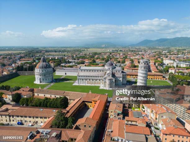 breathtaking aerial perspective on a sunny summer day, showcasing pisa iconic leaning tower and the grandeur of pisa cathedral, both majestically standing in piazza dei miracoli, tuscany, italy - ピサ ストックフォトと画像