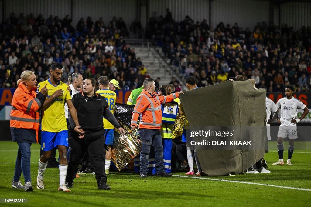 TOPSHOT-FBL-NED-EREDIVISE-WAALWIJK-AJAX