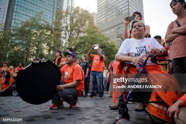 40 Inuit Throat Stock Photos, HighRes Pictures, and Images Getty Images